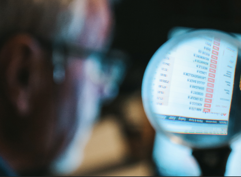  Dentysta vs. Google - dlaczego nie warto diagnozować się w internecie? | Komplet Stomatologia